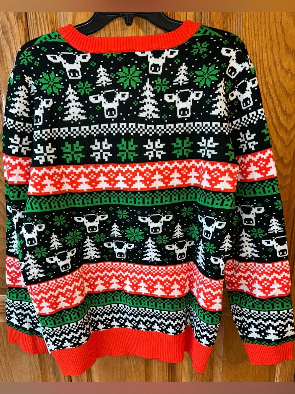 MAD Engine Men’s Red, Black & Green Christmas Cow Crewneck Sweater size XL